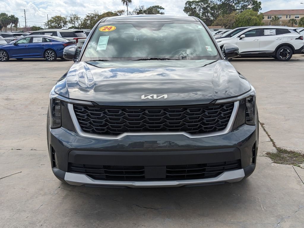 Certified 2024 Kia Sorento LX image 3
