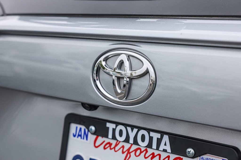 Certified 2025 Toyota RAV4 XLE FWD image 24