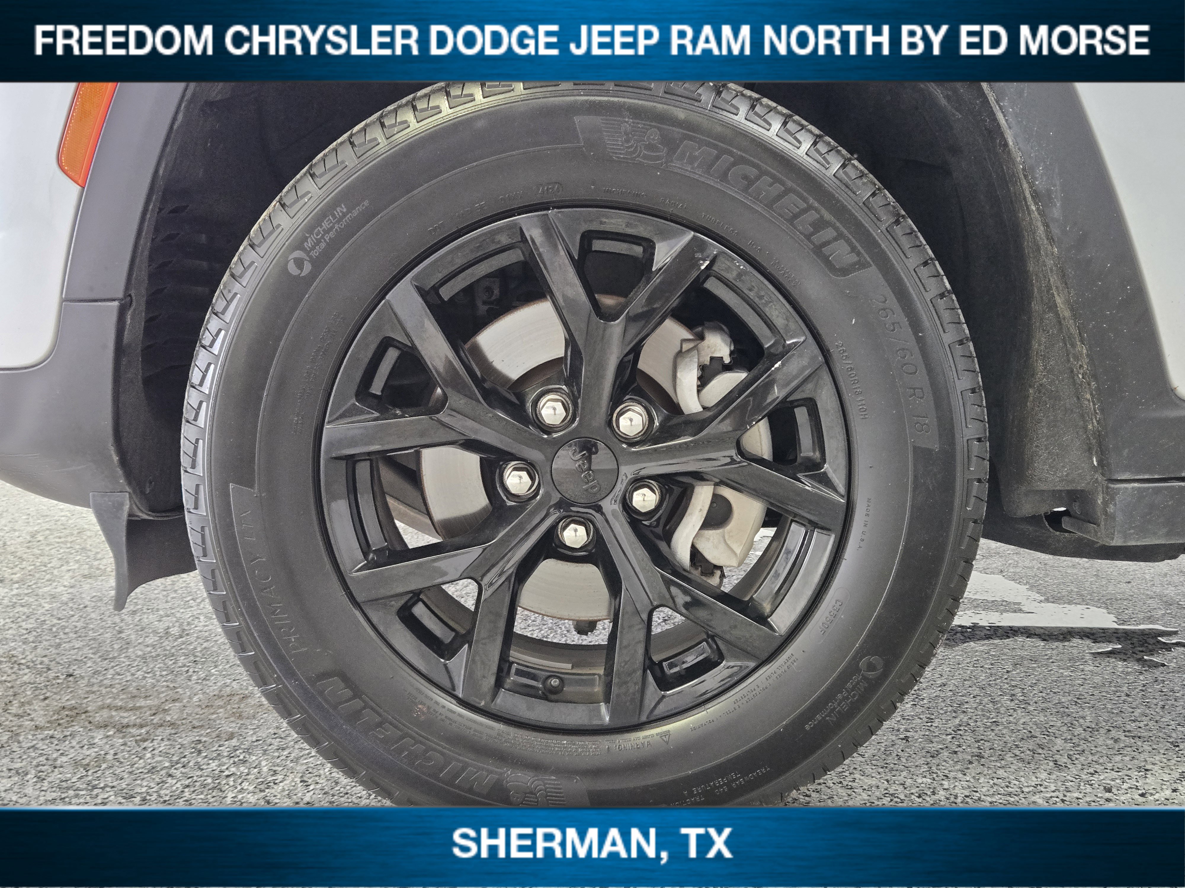 Used 2025 Jeep Grand Cherokee Altitude AWD/4WD image 7