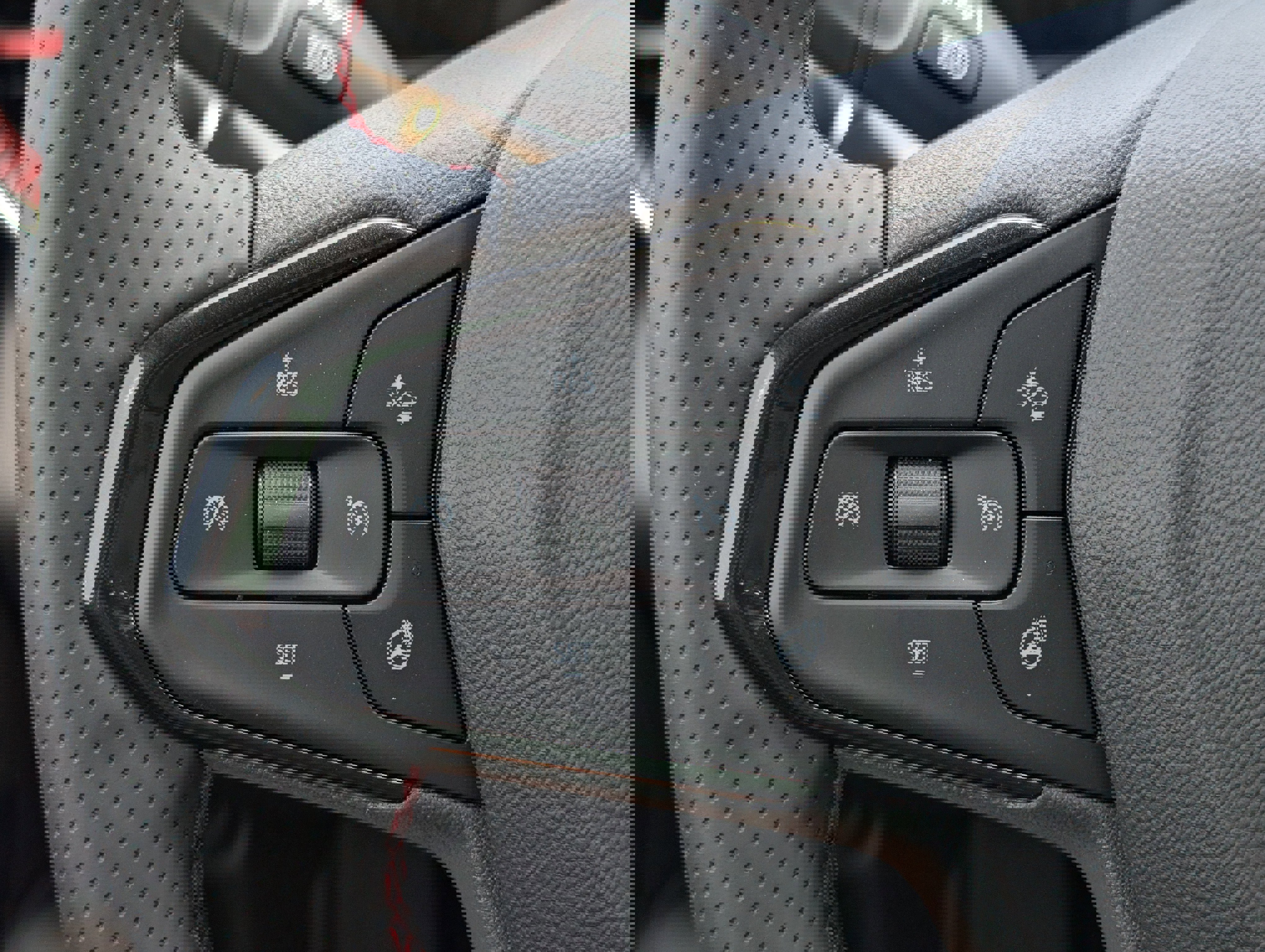 New 2025 Chevrolet Trax RS w/ Sunroof Package image 22