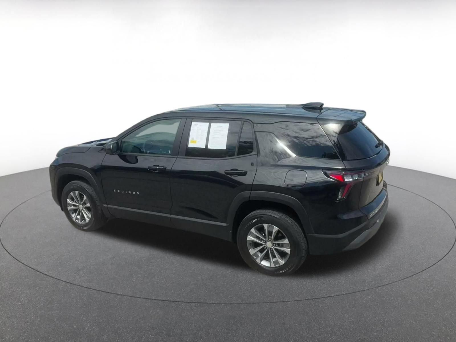 Used 2025 Chevrolet Equinox LT FWD image 9