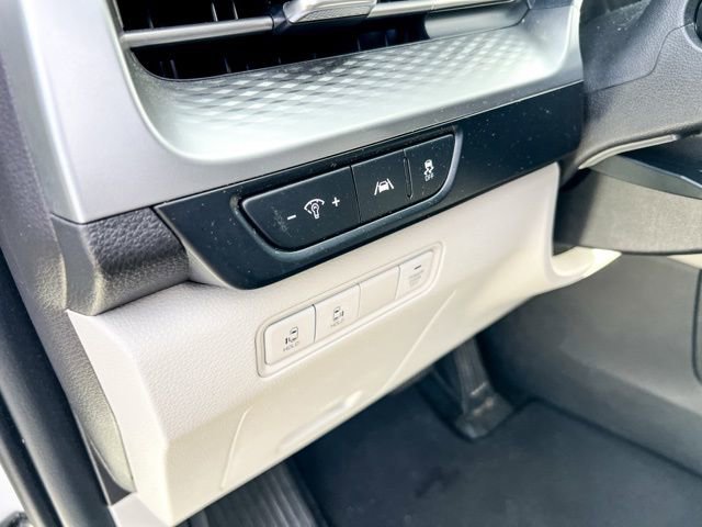 Certified 2024 Kia Carnival LX image 17