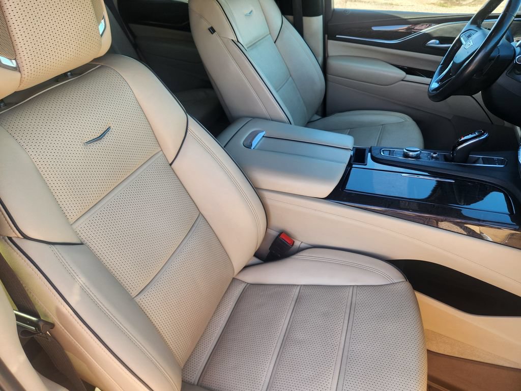 Used 2023 Cadillac Escalade Premium Luxury w/ Performance Package AWD/4WD image 17
