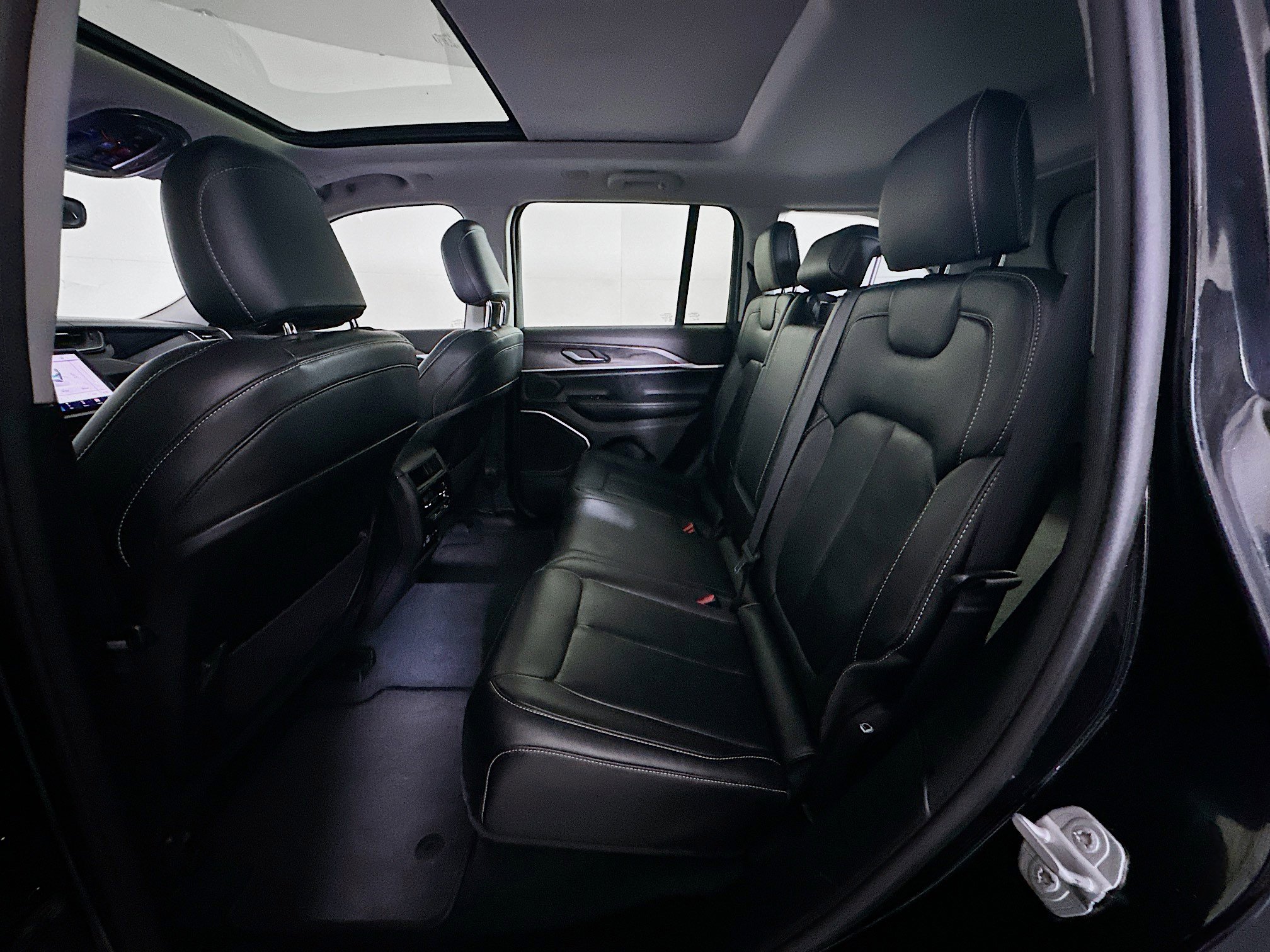 Used 2022 Jeep Grand Cherokee Limited 4xe image 30