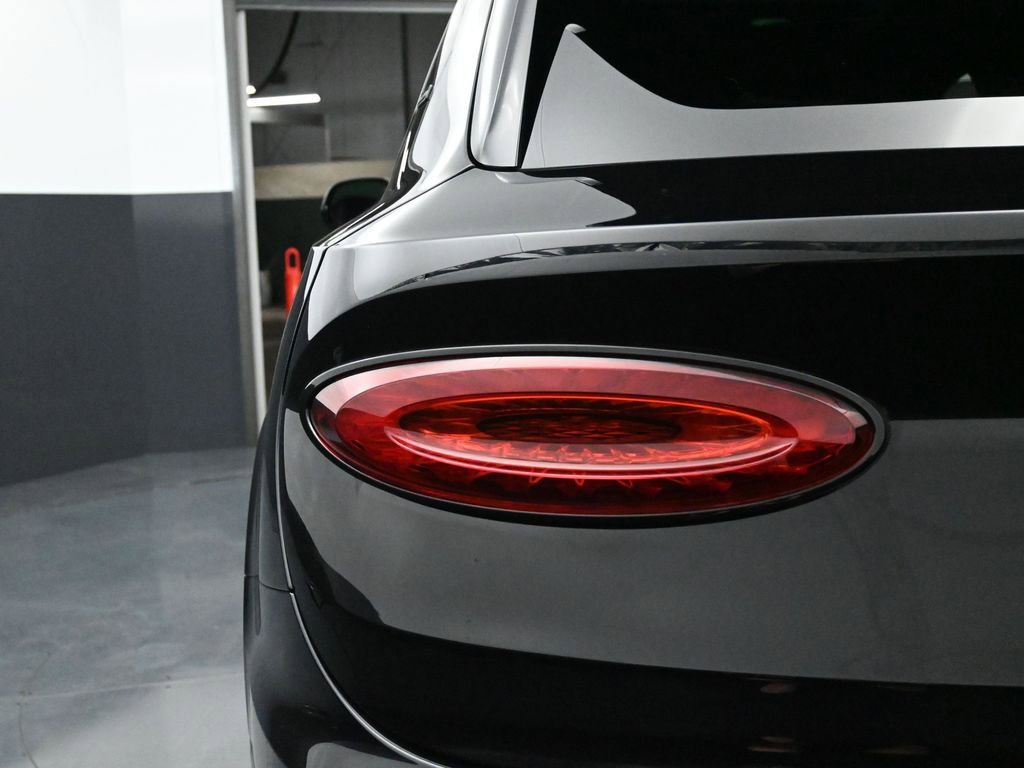 Used 2025 Bentley Bentayga image 15