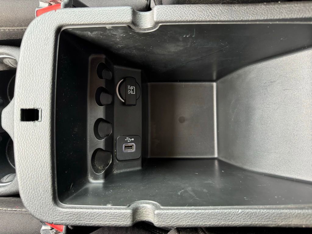 Used 2015 Jeep Cherokee Latitude w/ Cold Weather Group image 21