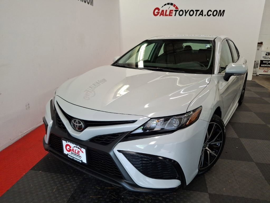 Used 2023 Toyota Camry SE AWD/4WD image 3