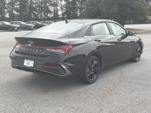 New 2026 Hyundai Elantra SEL Sport Premium FWD image 8