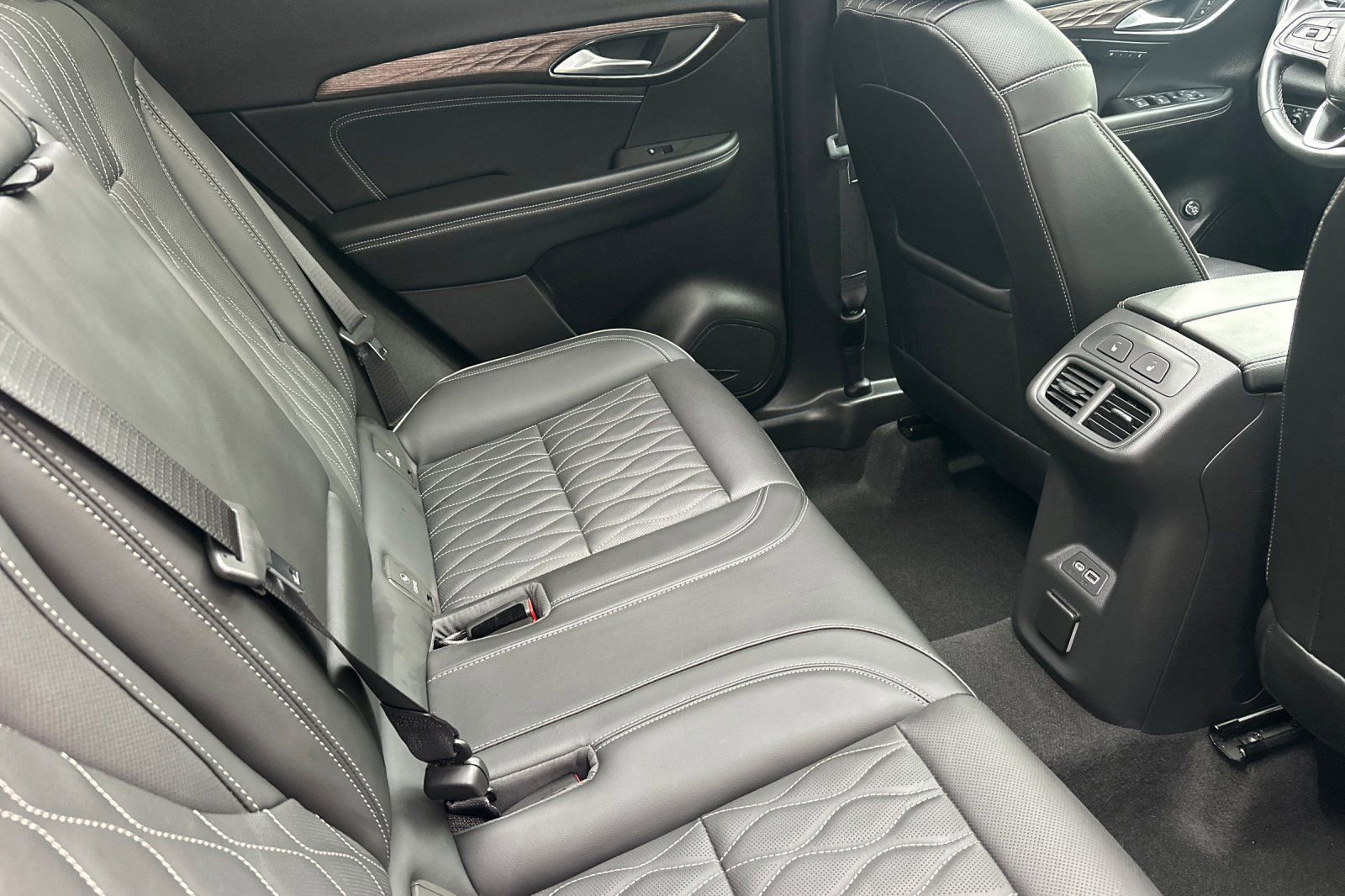 Used 2022 Buick Envision Avenir w/ Safety Package image 19