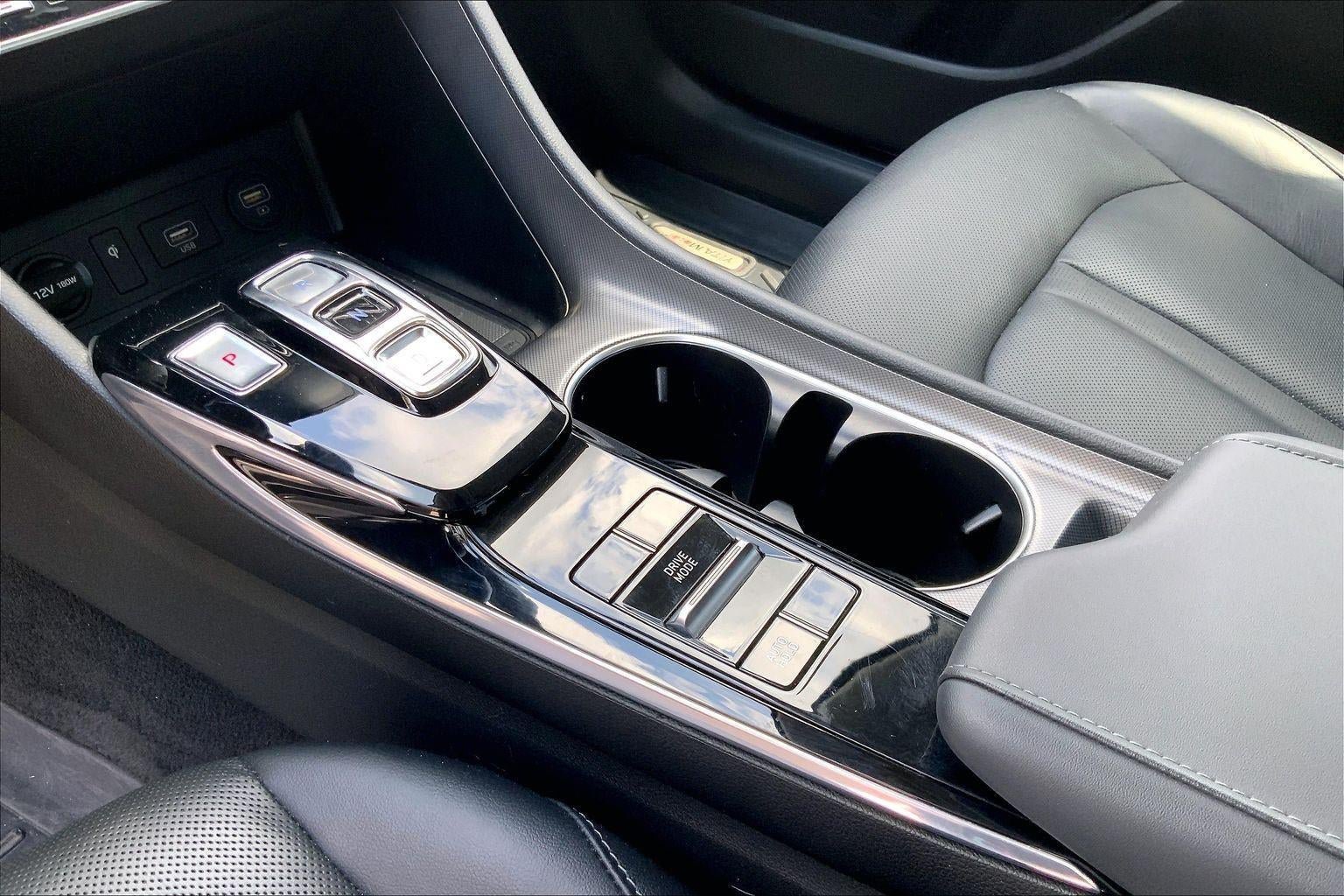 Used 2020 Hyundai Sonata SEL w/ Premium + Sunroof Package FWD image 18
