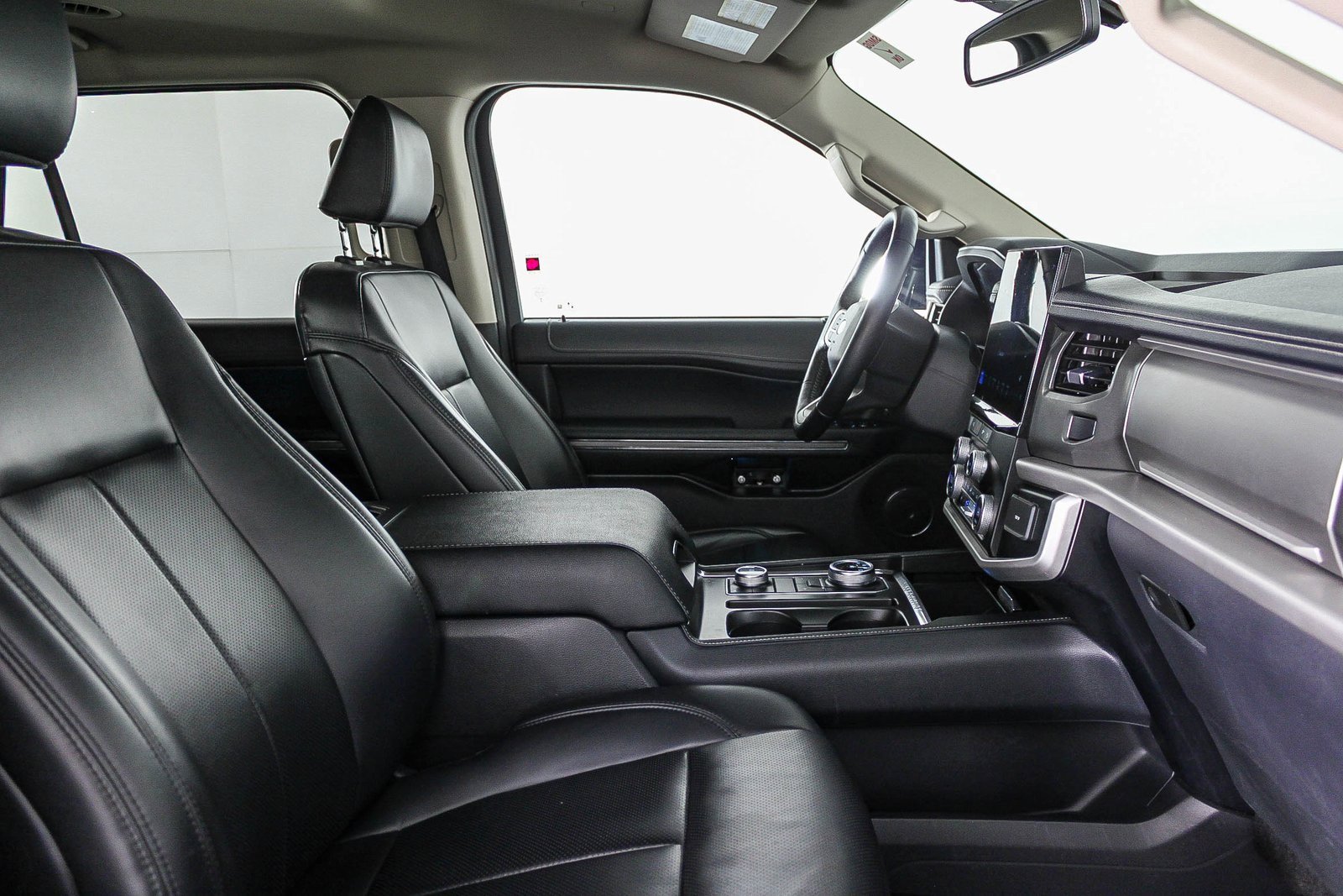 Used 2024 Ford Expedition XLT image 19