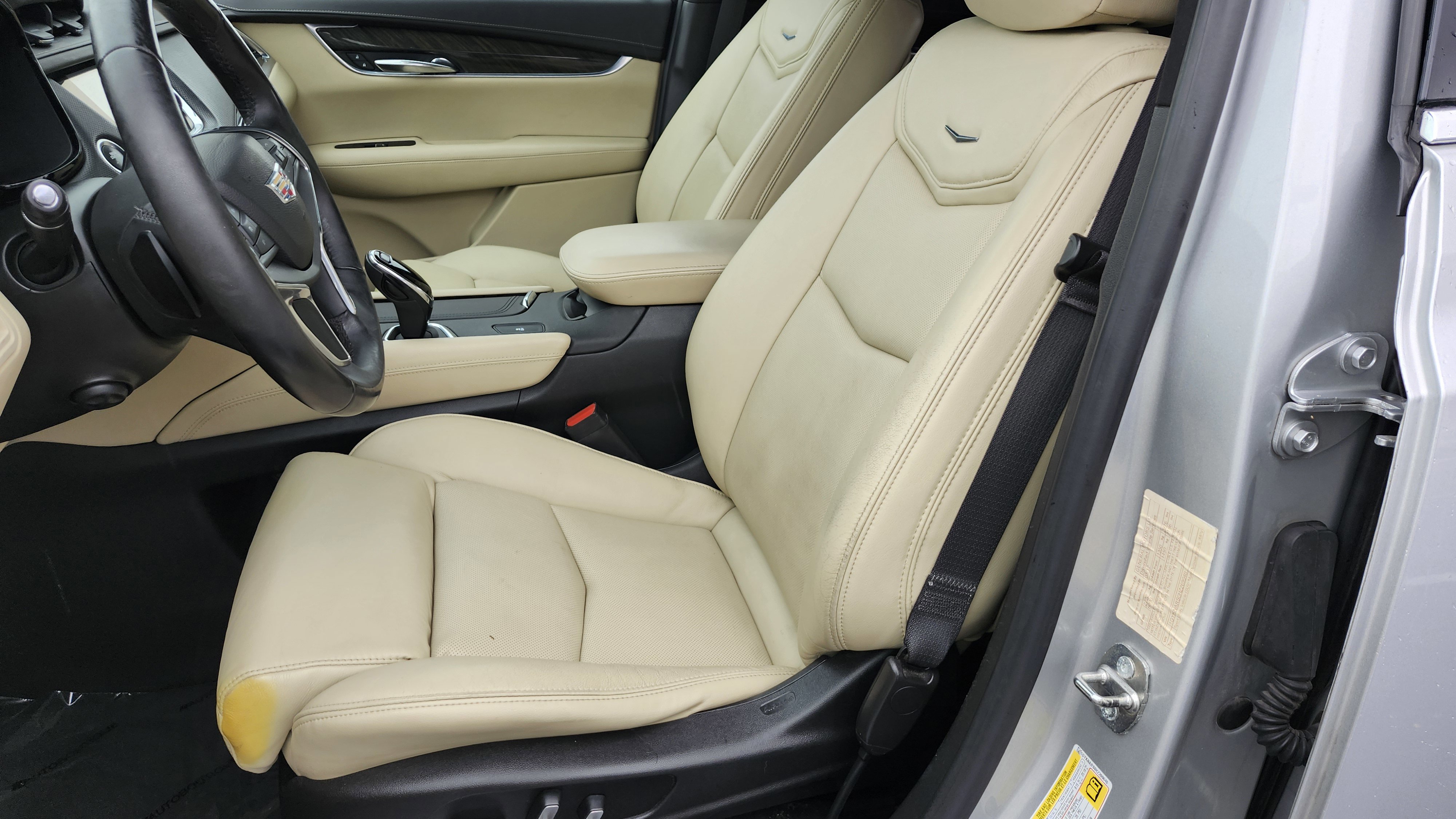 Used 2017 Cadillac XT5 FWD image 17