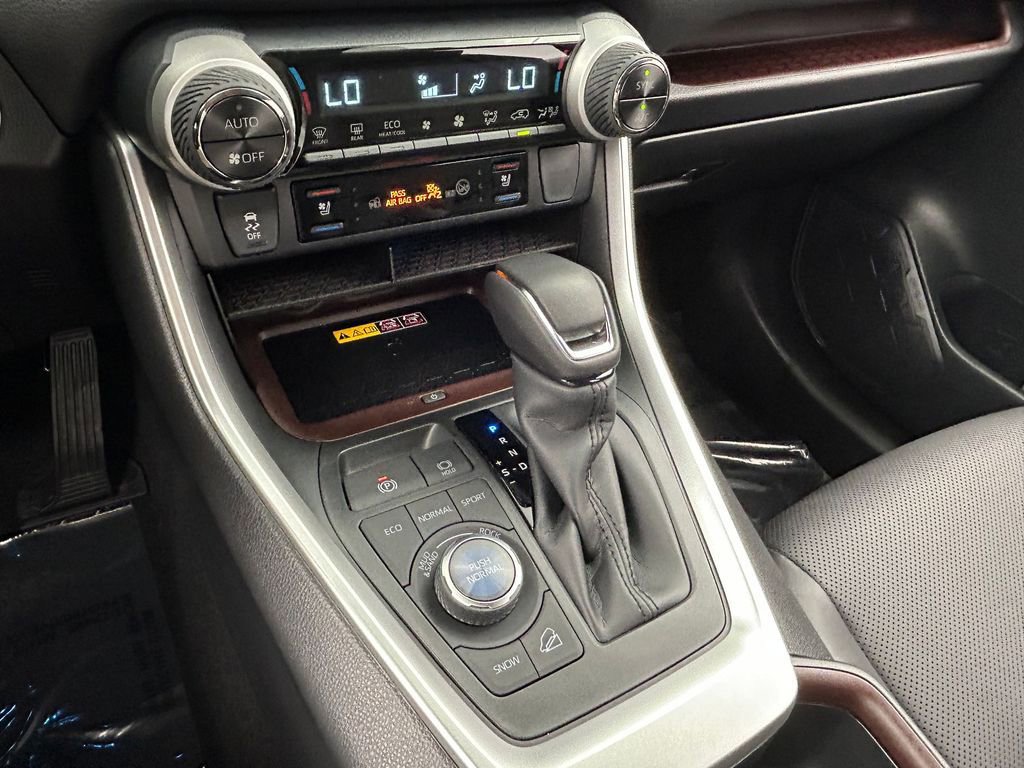 Used 2025 Toyota RAV4 Limited image 28