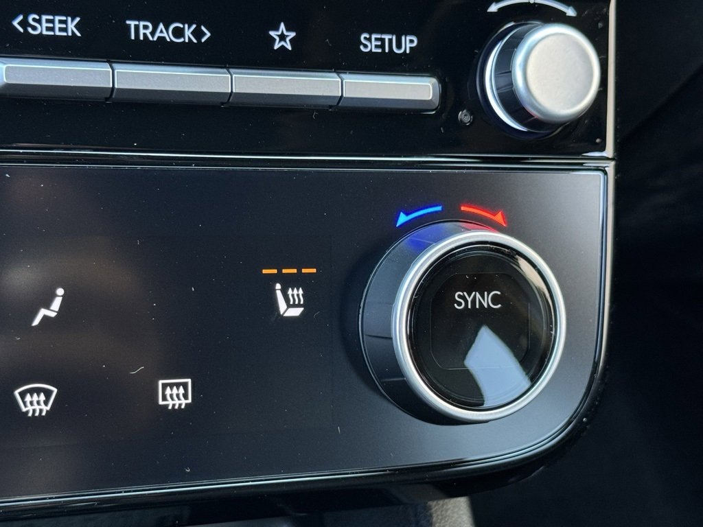 Certified 2025 Hyundai Santa Cruz SEL image 6