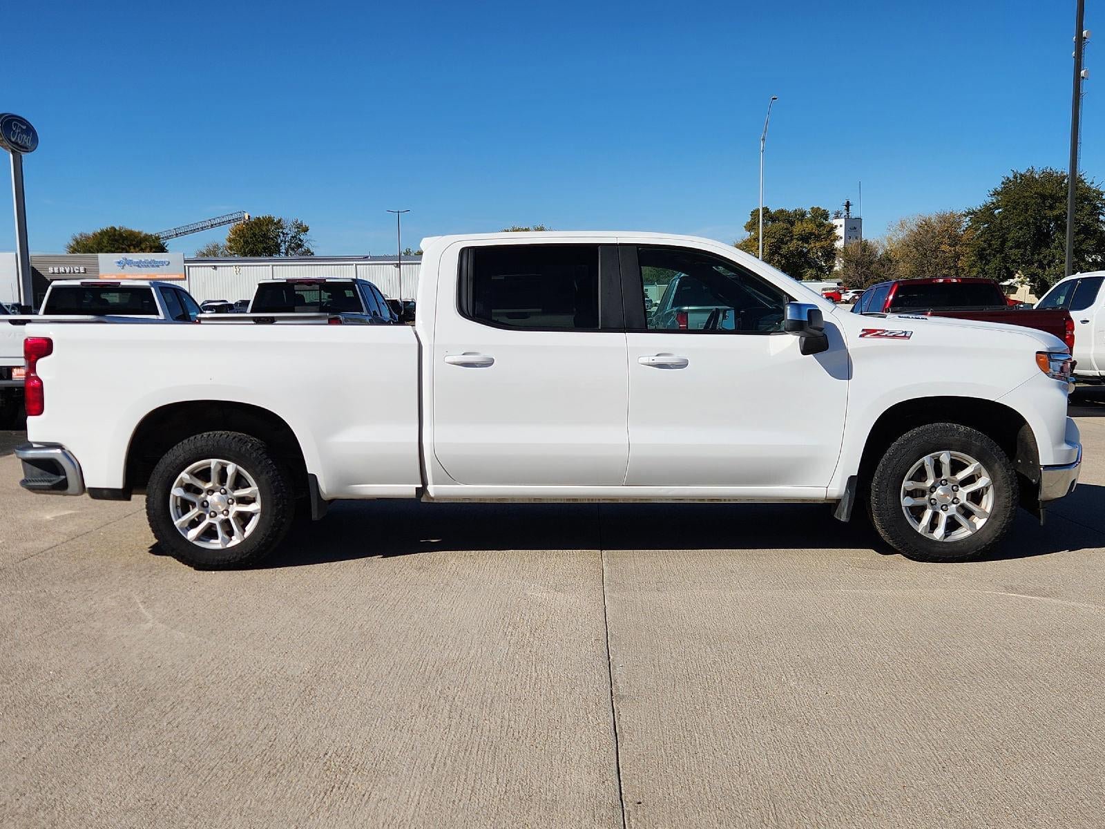 Used 2024 Chevrolet Silverado 1500 LT AWD/4WD image 5