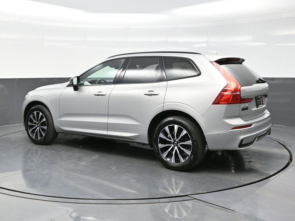 Used 2025 Volvo XC60 B5 Plus image 4