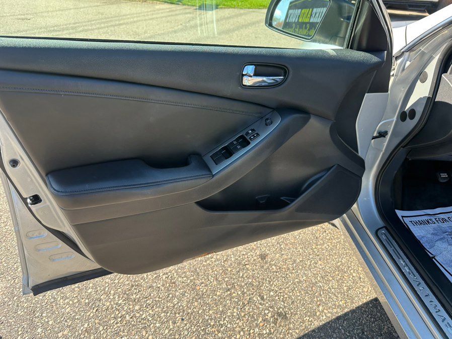 Used 2009 Nissan Altima 3.5 SL w/ Emergency Aid Pkg FWD image 9