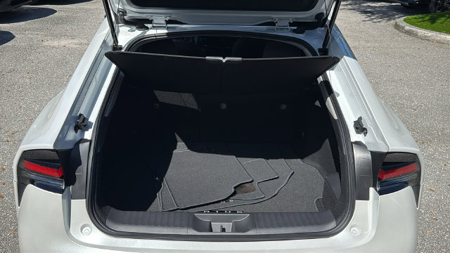 Used 2024 Toyota Prius LE FWD image 8