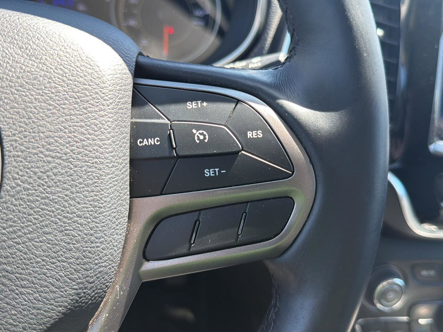 Used 2020 Jeep Cherokee Limited AWD/4WD image 22