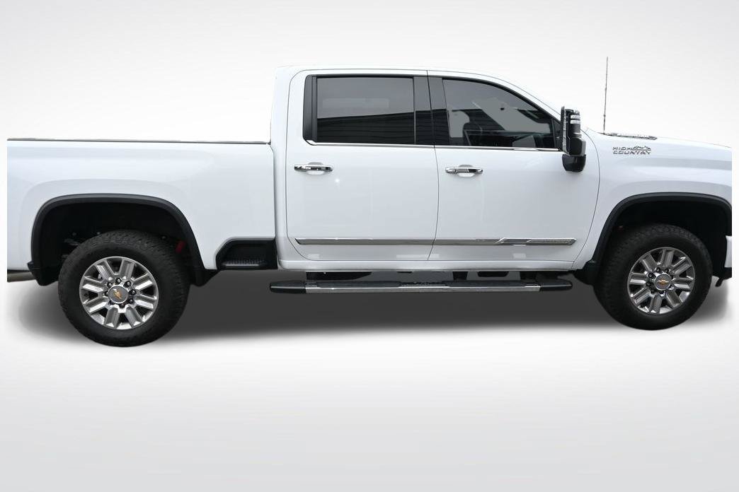Used 2024 Chevrolet Silverado 2500 High Country w/ High Country Premium Package AWD/4WD image 39