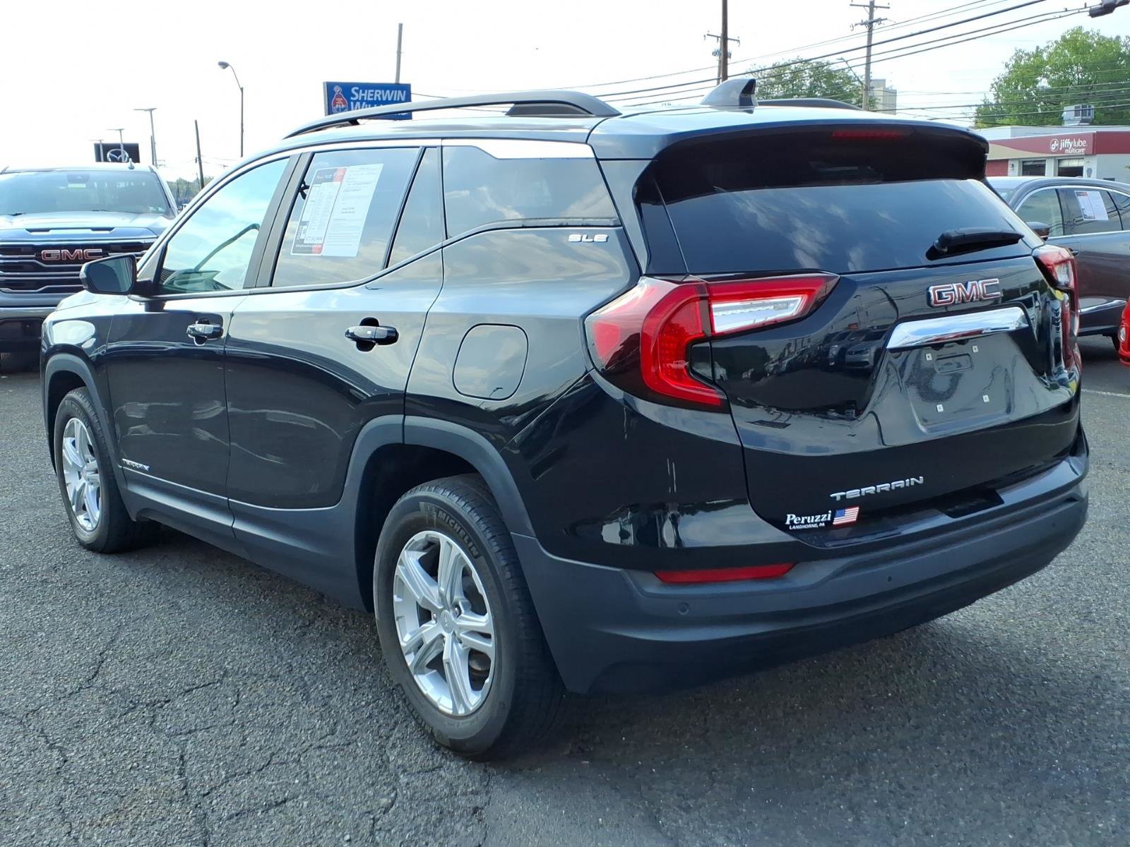 Used 2022 GMC Terrain SLE w/ Driver Convenience Package FWD image 6
