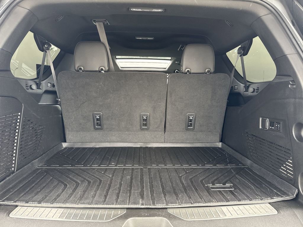 Used 2023 Chevrolet Suburban High Country image 21