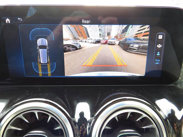 Used 2025 Mercedes-Benz GLB 250 4MATIC image 14