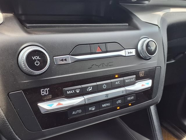 Used 2020 Ford Explorer XLT w/ Equipment Group 202A RWD image 17