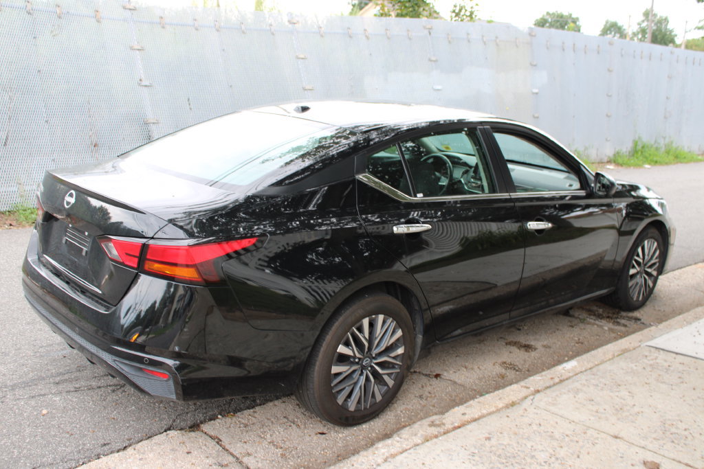 Used 2025 Nissan Altima 2.5 SV FWD image 5