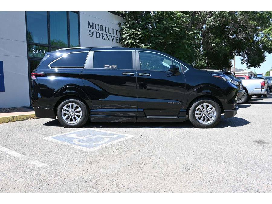 New 2025 Toyota Sienna XLE w/ XLE Plus Package AWD/4WD image 5
