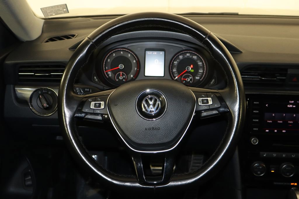 Used 2020 Volkswagen Passat 2.0T R-Line image 32