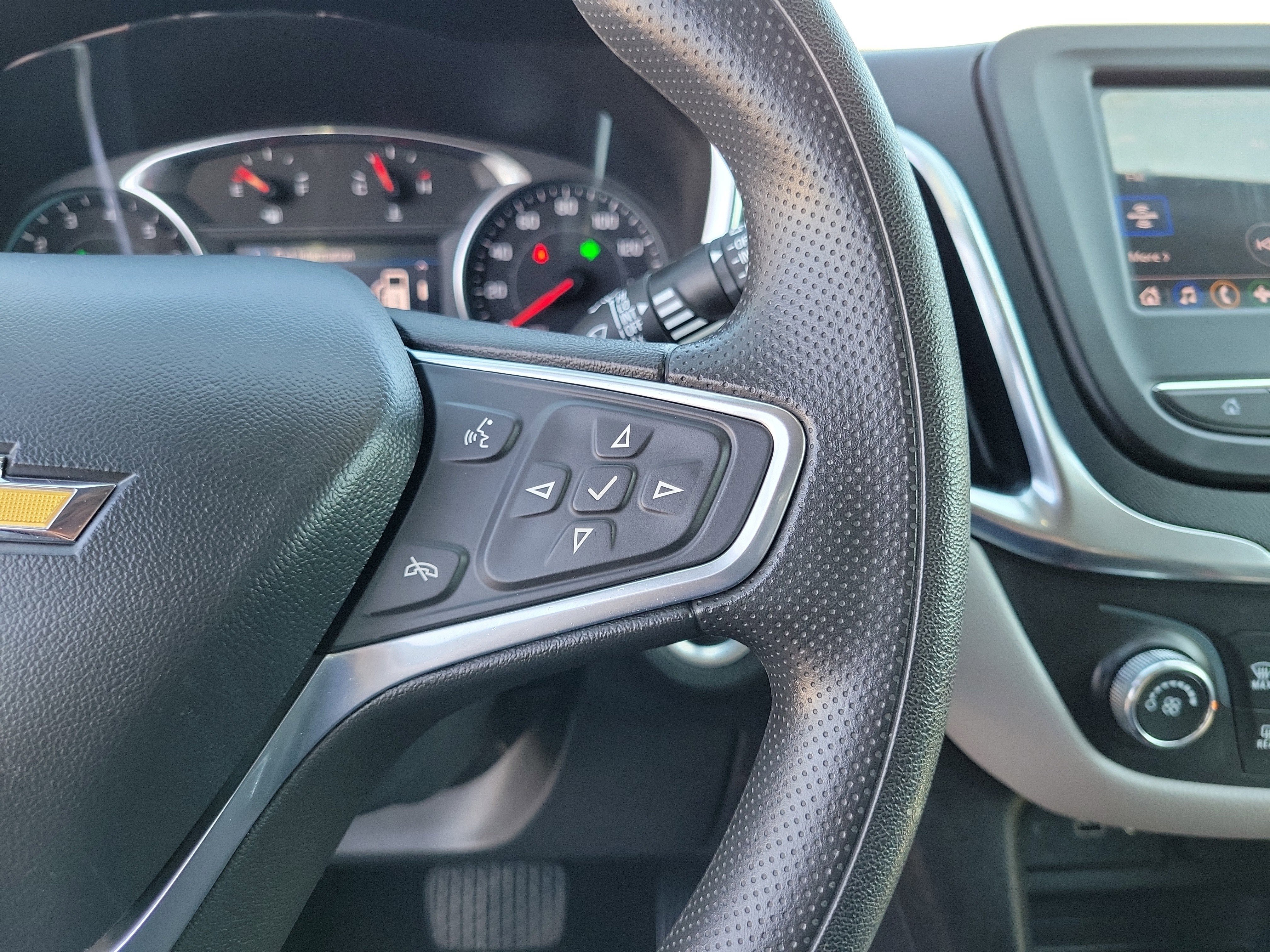 Used 2022 Chevrolet Equinox LS w/ LS Convenience Package image 23