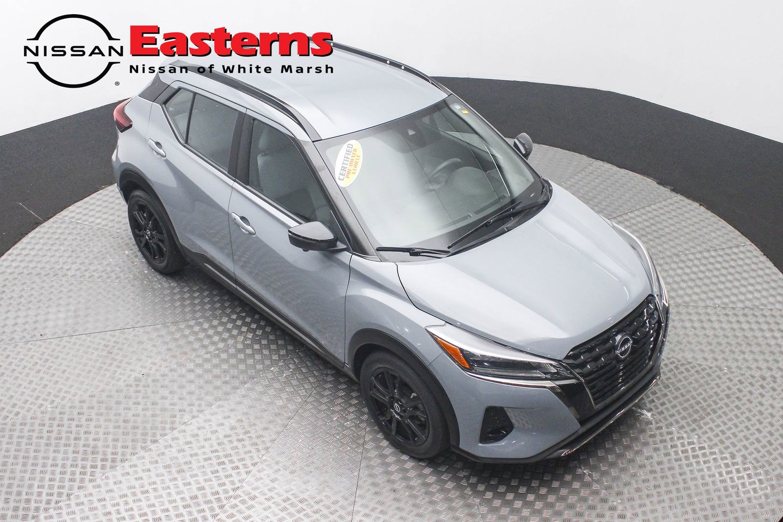 Used 2023 Nissan Kicks SR w/ SR Premium Package FWD image 3