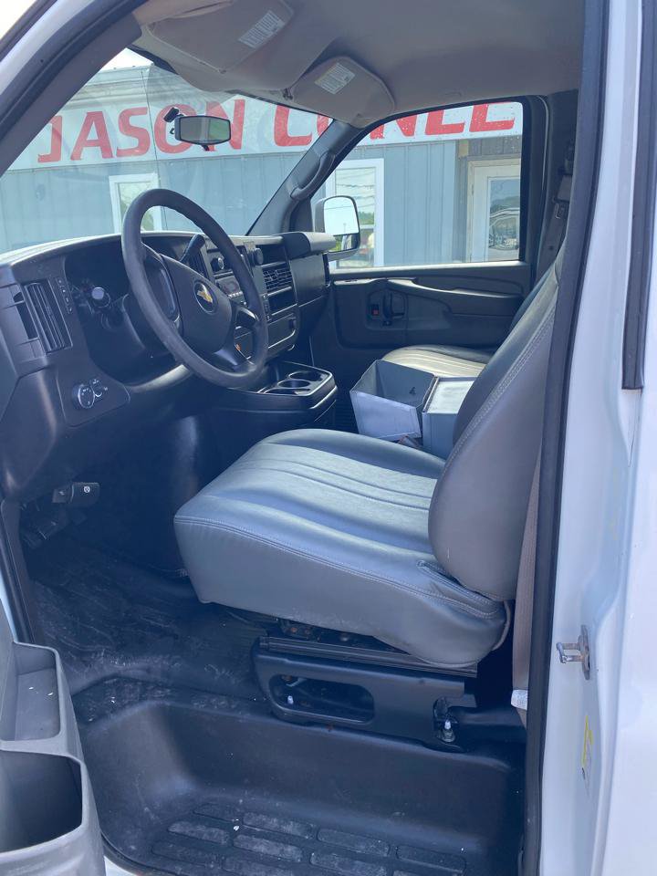 Used 2010 Chevrolet Express 1500 RWD image 9