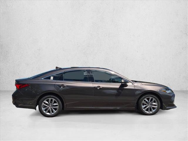 Used 2020 Toyota Avalon XLE w/ Moonroof Package FWD image 4