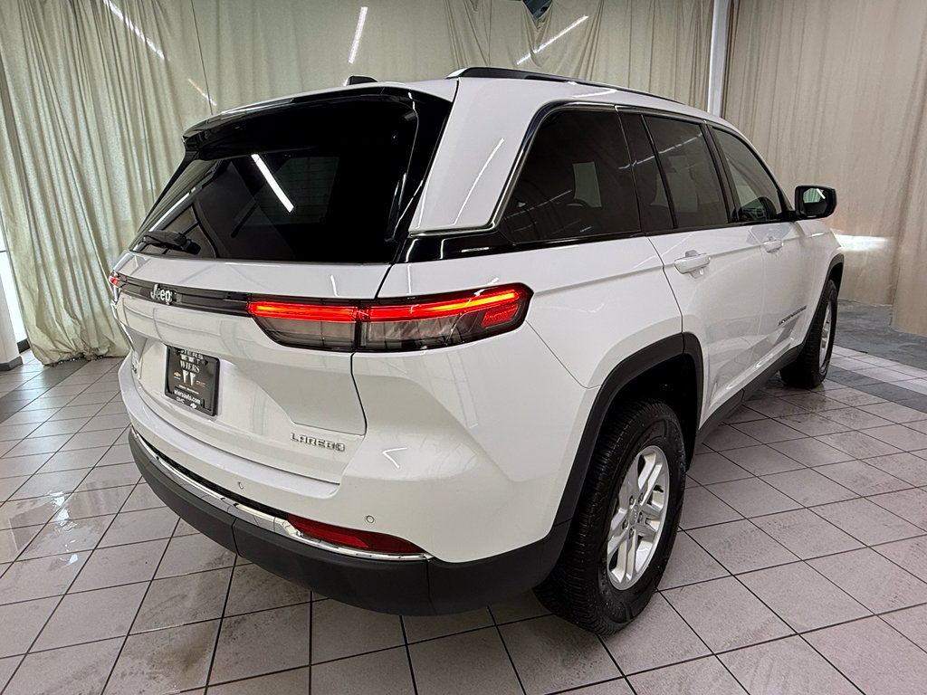 Used 2023 Jeep Grand Cherokee Laredo w/ Luxury Tech Group I AWD/4WD image 5