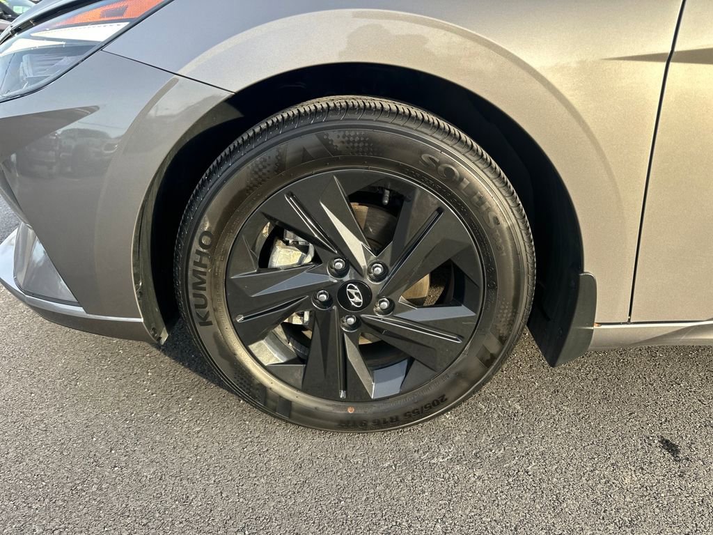 Used 2023 Hyundai Elantra SEL image 12