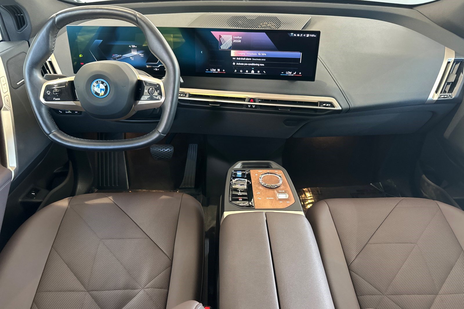 Used 2024 BMW iX xDrive50 w/ Sport Package AWD/4WD image 17