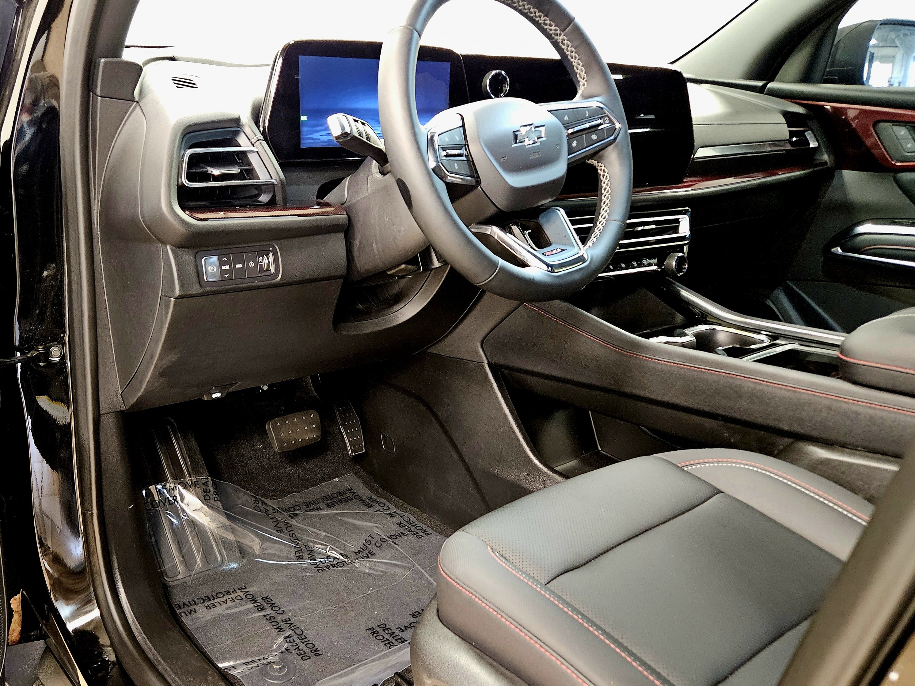 Used 2025 Chevrolet Traverse Z71 w/ Driver Confidence Package image 37