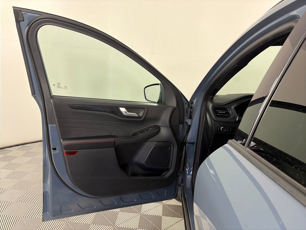 Used 2025 Ford Escape ST-Line Select AWD/4WD image 10