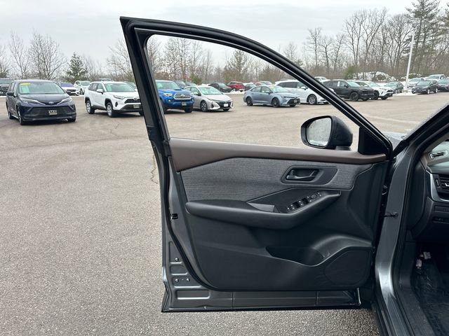 Used 2023 Nissan Rogue S image 22