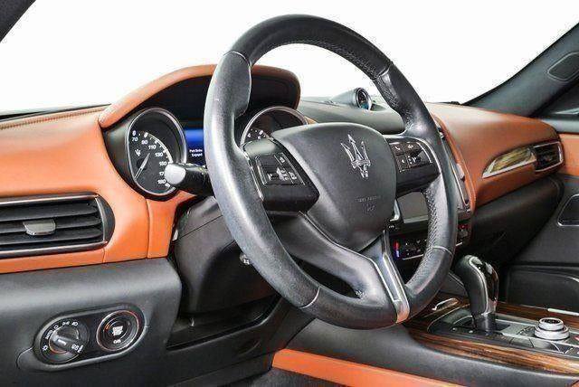 Used 2017 Maserati Levante w/ Luxury Package AWD/4WD image 3