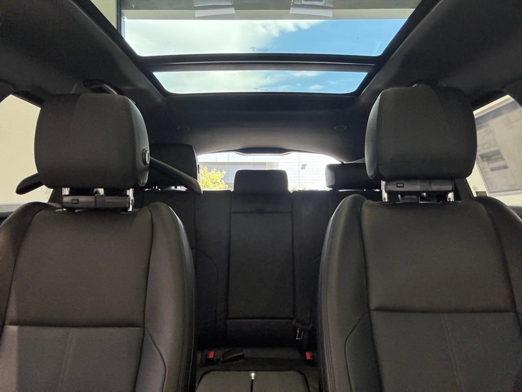 New 2026 Land Rover Range Rover Velar S AWD/4WD image 17