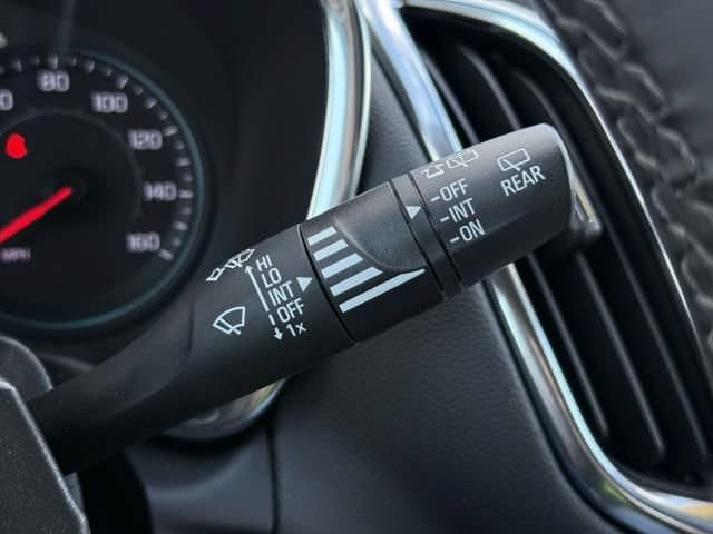 Used 2023 Chevrolet Equinox LT FWD image 23