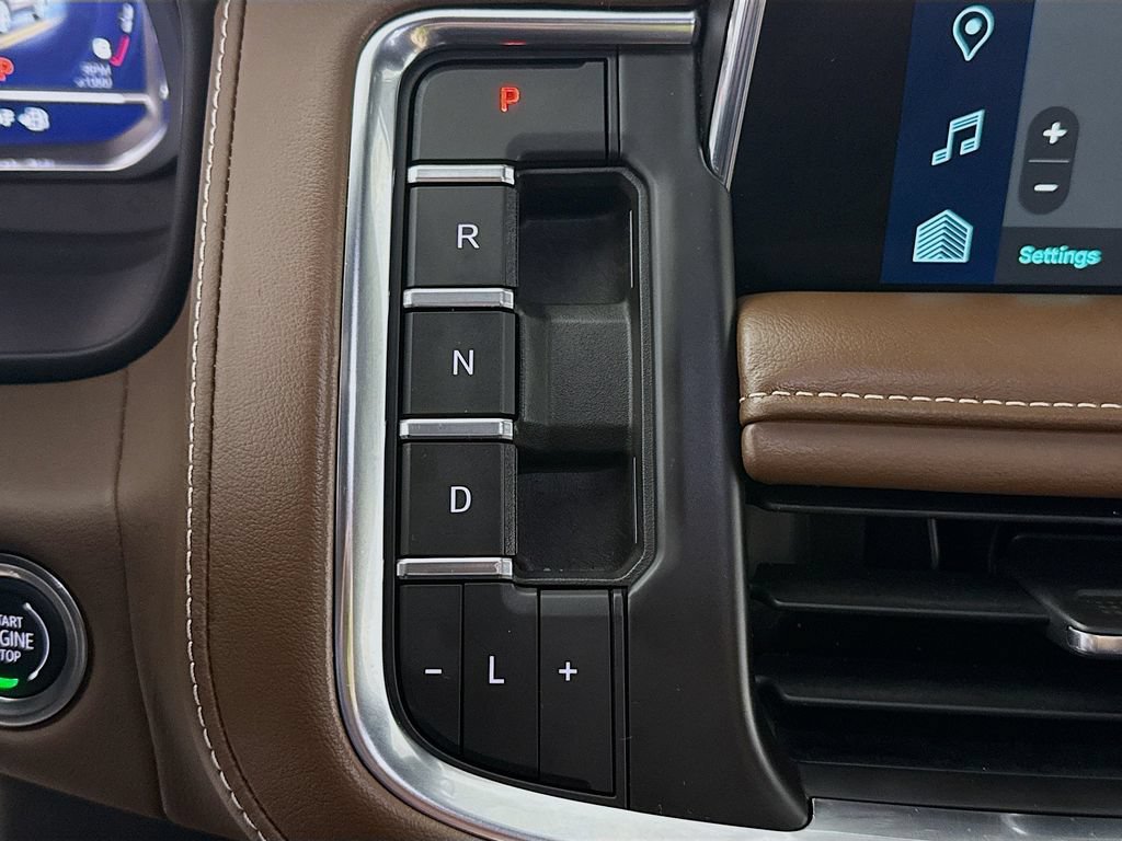 Used 2024 Chevrolet Suburban High Country w/ Advanced Technology Package AWD/4WD image 10
