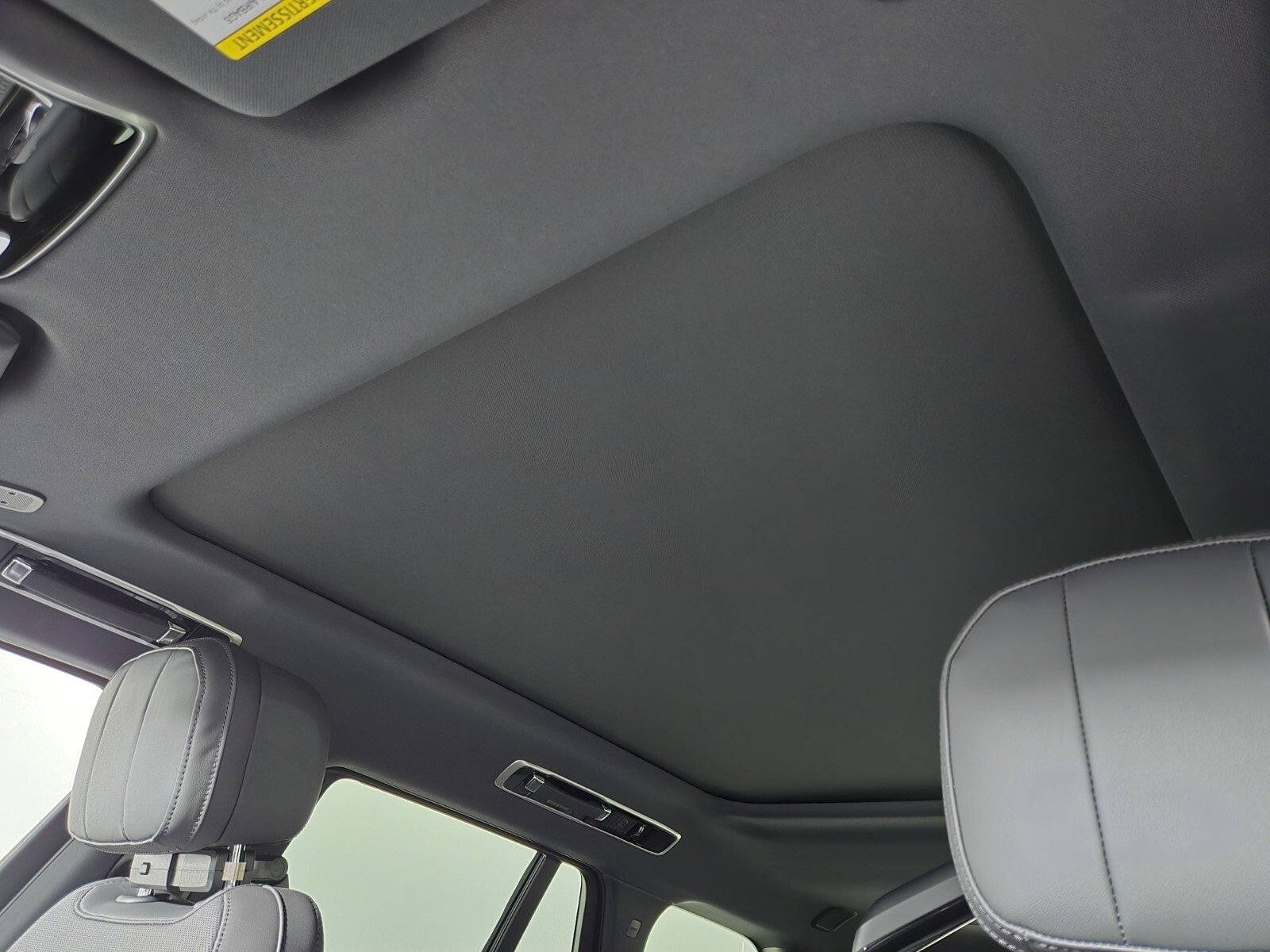 New 2025 Land Rover Range Rover SE image 13