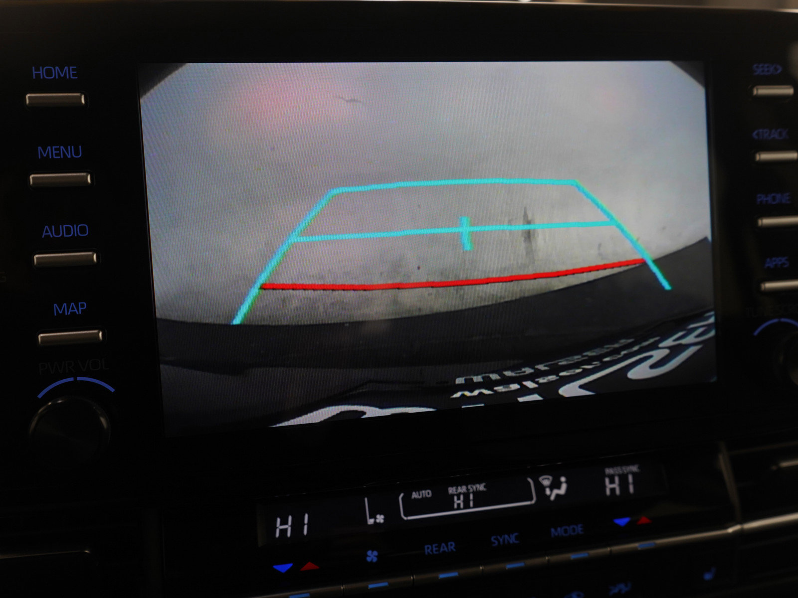 Used 2024 Toyota Sienna LE image 30