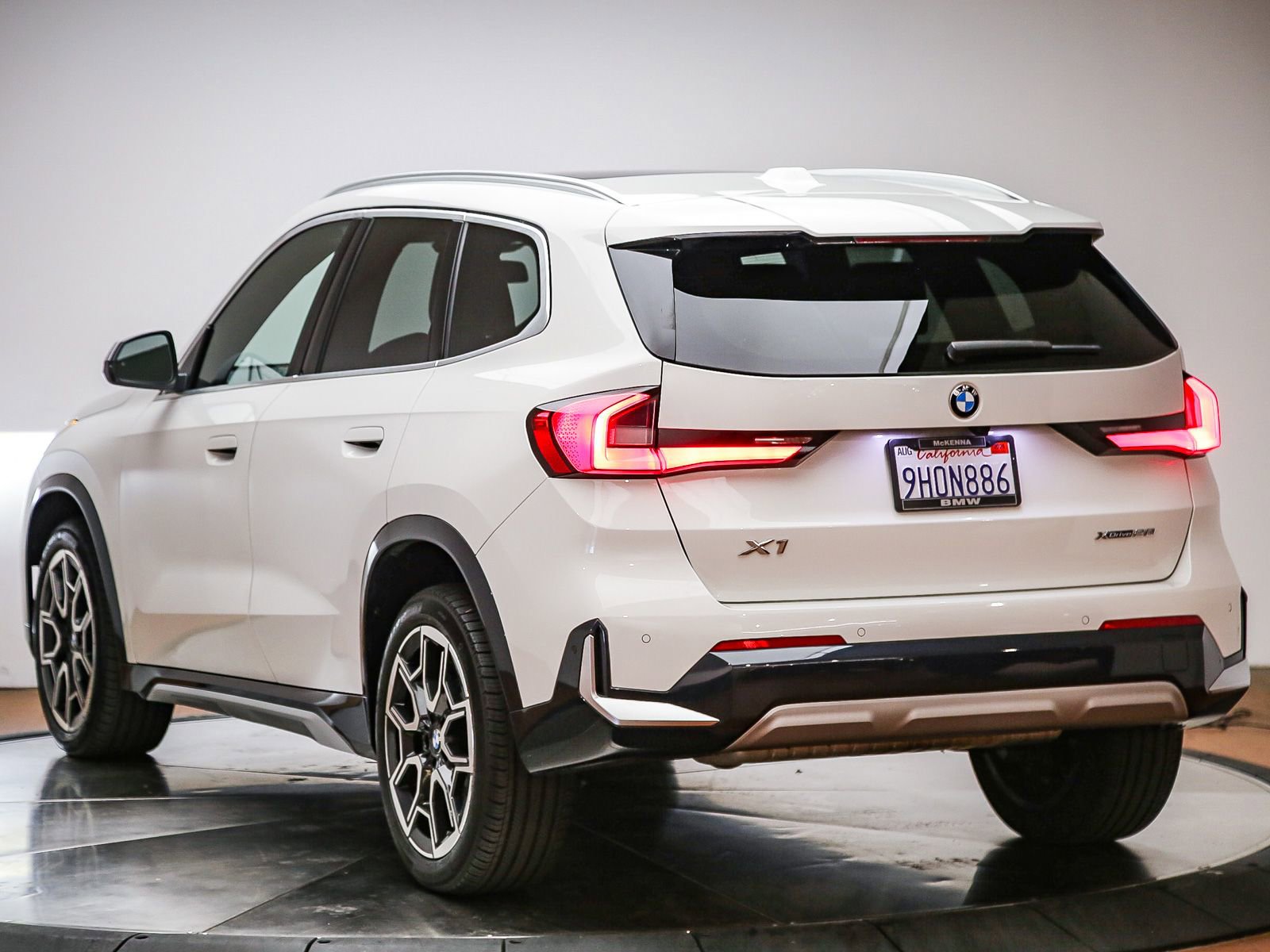 Certified 2023 BMW X1 xDrive28i w/ Convenience Package AWD/4WD image 2