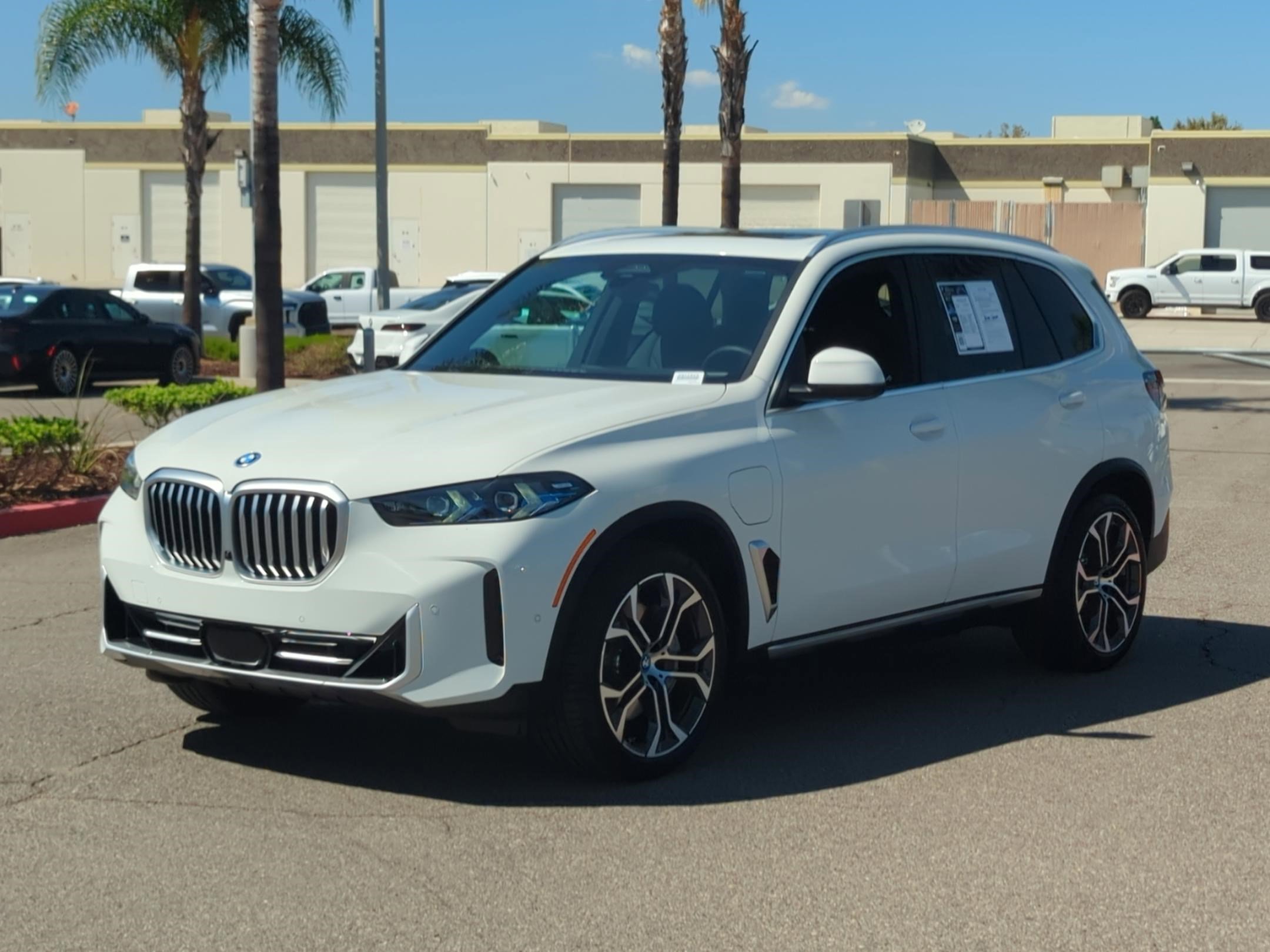 Used 2025 BMW X5 xDrive50e w/ Premium Package image 5