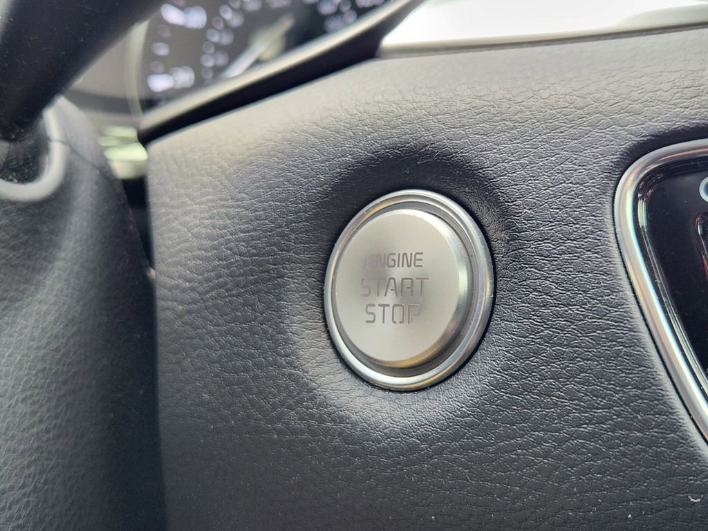 Used 2019 Kia K900 Luxury image 21